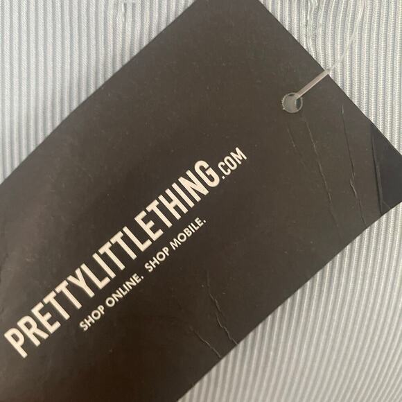 Pretty Little Thing Blue Ribbed Cut Out Cropped Top Size 4 NEW - Picture 3 of 5